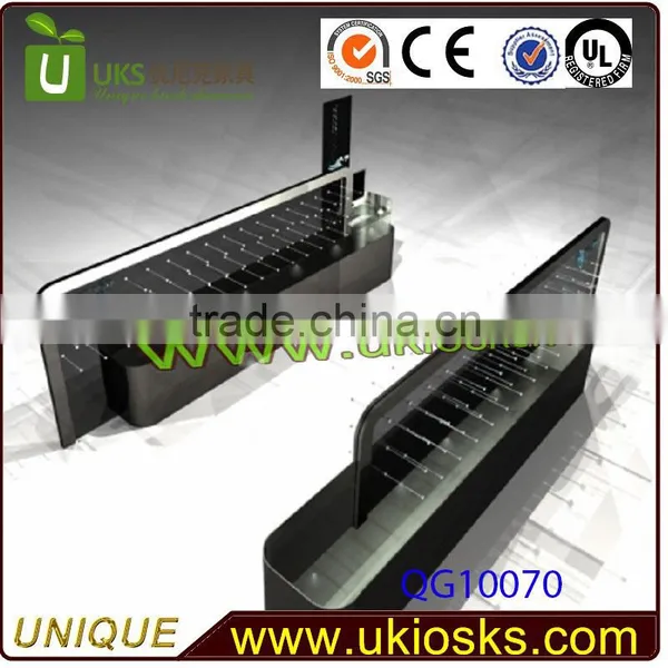 3D Rendering Optical Display Station With Glasses Frame photo-2