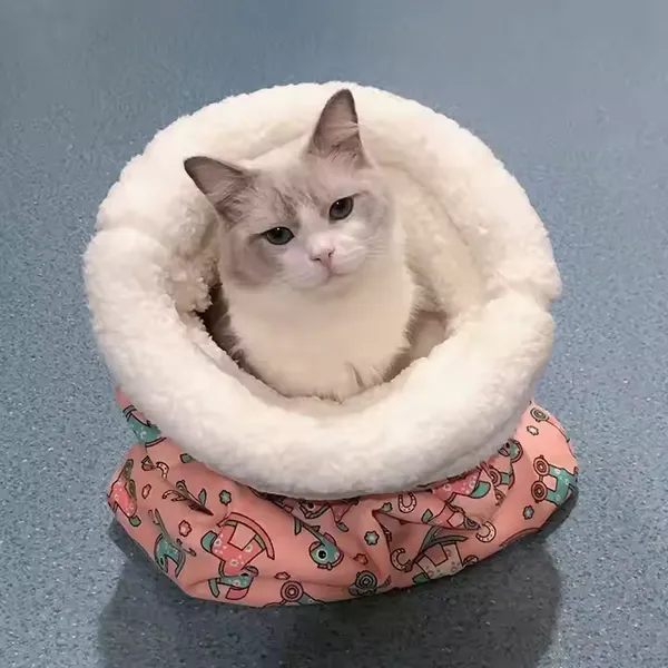 Meow Love Large Cat Nest Washable Winter Sleeping Bag With Breathable Feature for Small Animals Made of Foam Felt and PP Material