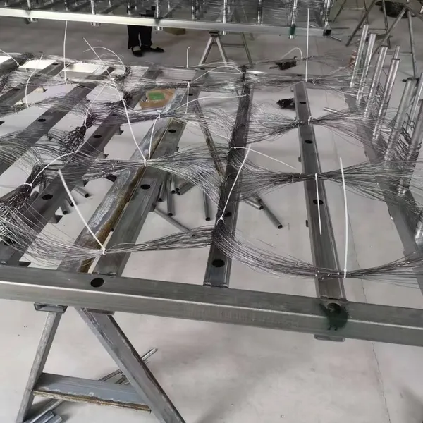 Wire Mesh Anti-Tank Tracks Wrap Tank Mesh Net Trap With Bending Process Galvanized Low-Carbon Iron Wire for Enhanced Protection photo-3