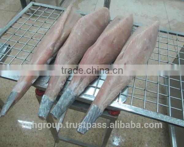 YELLOWFIN TUNA LOINS WITH ONE INCH SKIN PATCH photo-4