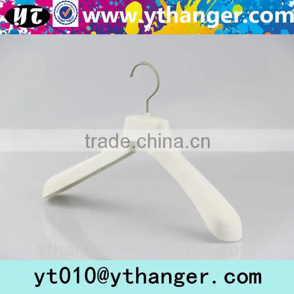 YY0397 Black Rubber Coated Plastic Shirts Hanger Rubber Paint Clothes Hanger With Clips photo-2