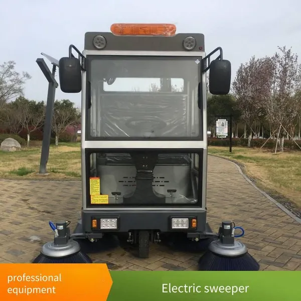 Small Outdoor Electric Road Sweeper, New Energy Street Sweeper, Easy to Operate, With High-pressure Cleaning photo-4