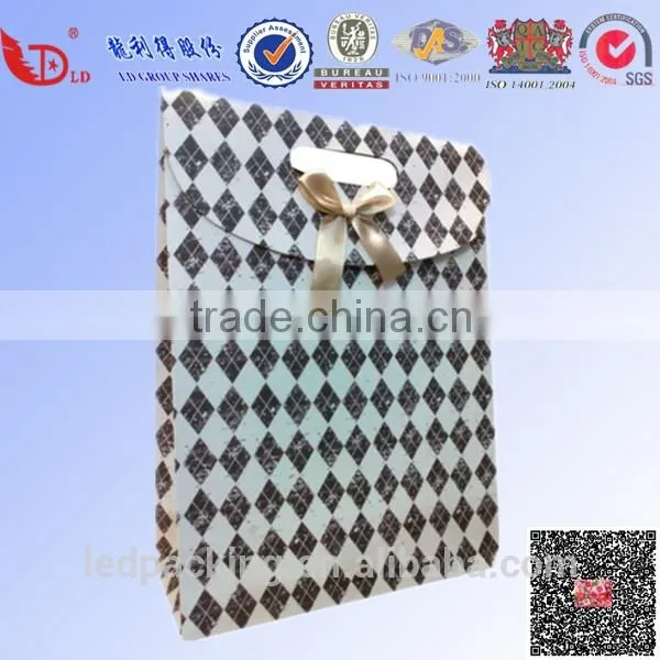 Fashionable and Customized Foldable Paper Gift Bag photo-4