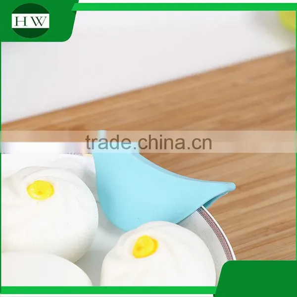Kitchen Non-stick Cartoon Bird Silicone Bbq Baking Grill Heat Resistant Oven Finger Clip Glove Gloves photo-4