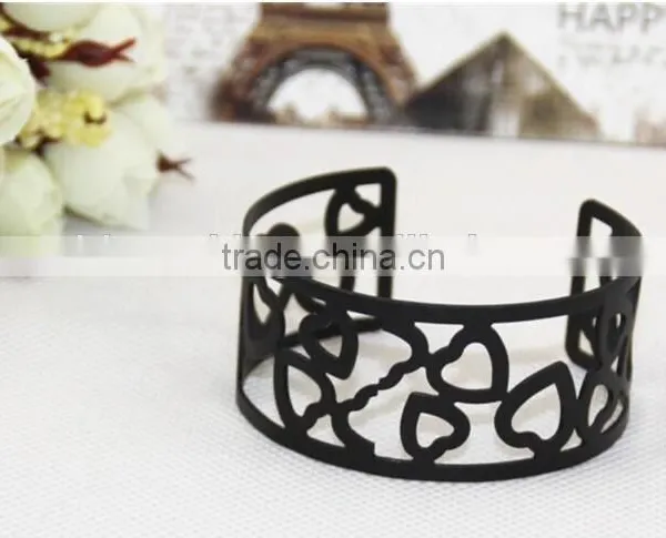 Latest Black Metal Jewelry Bangle,popular Heart Style Bangle for Young Girls photo-2