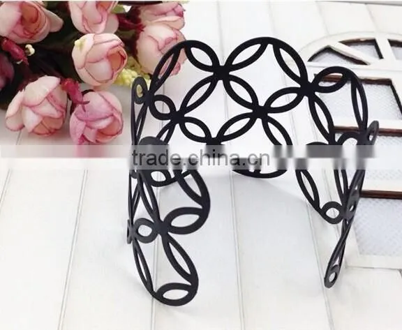 Cheap Jewelry Plain Black Cuff Metal Hollow Bangle With High Quality photo-3