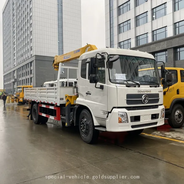 XCMG 5-8 Ton On-board Lifting and Transportation Vehicle photo-2