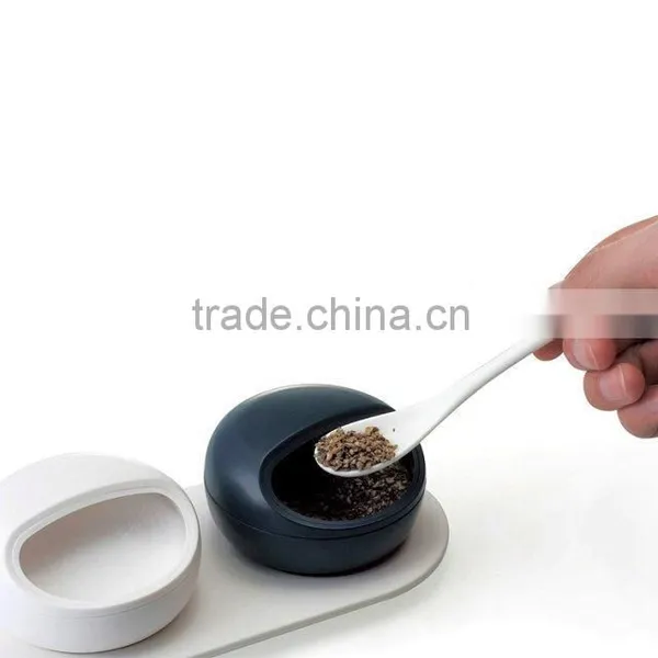 Plastic White Black Seasoning Pot Pepper Salt Containers Rotable Condiment Cans Kitchen Tools photo-3