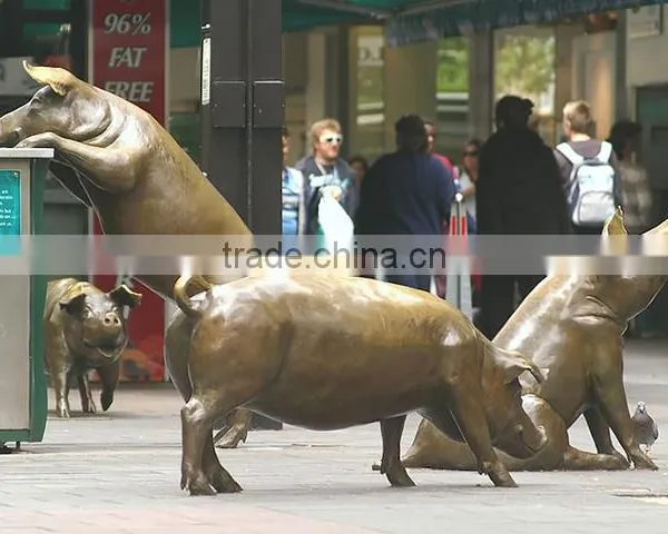 2015 New Design Garden Decoration Bronze Golden Pig Statue photo-3