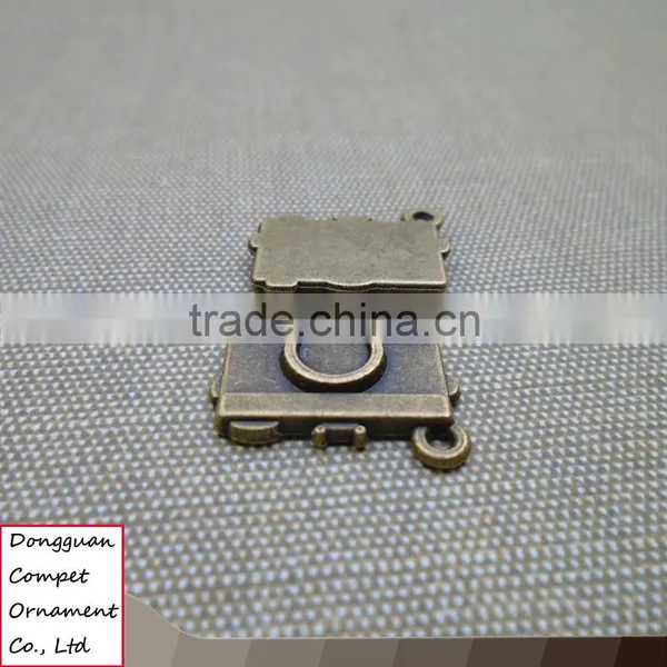 Wholesale Diy Accessories Archaize Alloy Mini Digital Camera Pendant photo-3