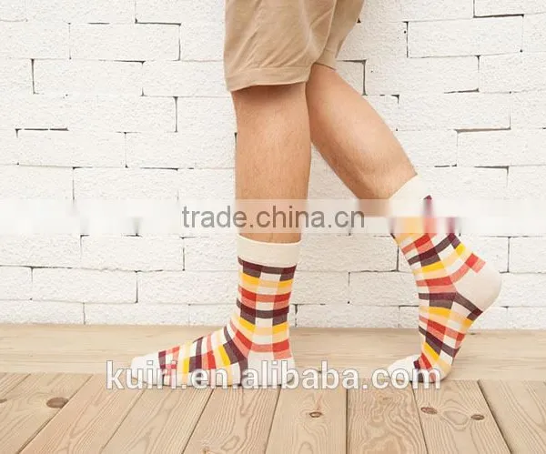 New Fashion Men's White and Black Socks Novelty Stripes Grid Short Sock Winter Autumn Men 100 Cotton In Tubes Socks photo-3