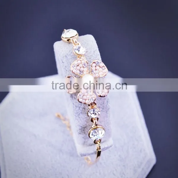 Lady's Cubic Zirconia Crystal Five Petals Flower Charm Bangle Bracelet photo-4