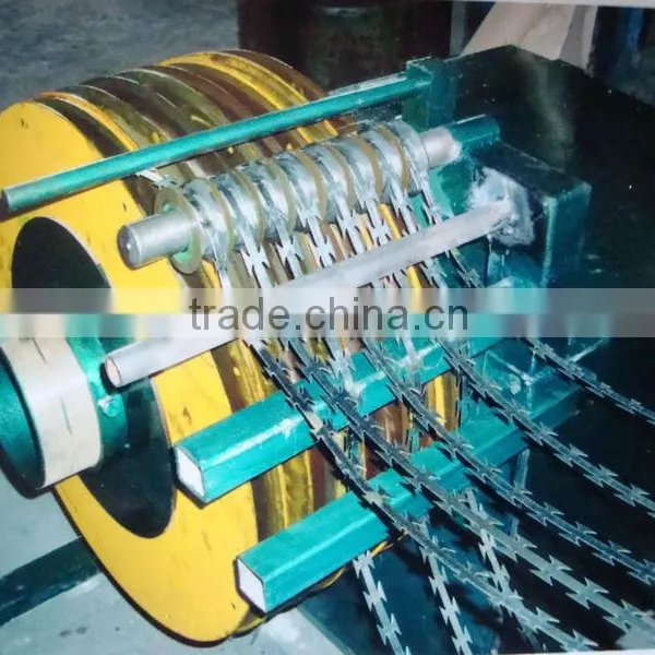 5 Strip Razor Barbed Wire Machine photo-2