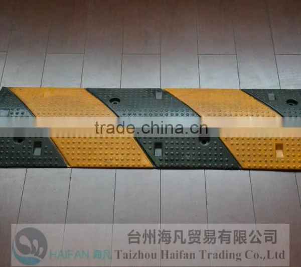 Traffic Road Reflective Rubber Speed Hump/ Black and Yellow Removable Rubber Speed Humps /road Speed Hump for Crossing photo-4