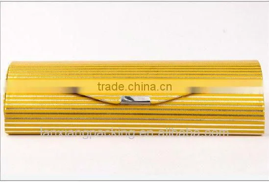 Clamshell glasses case