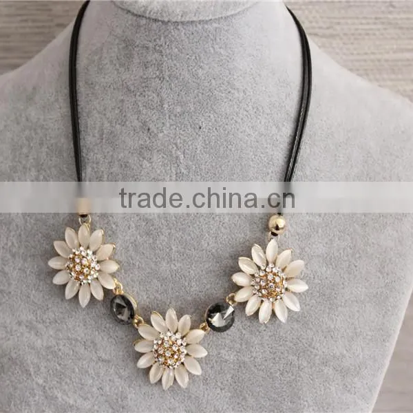 High Quality Flowers Pendant Necklace, Crystal Gem Necklace photo-2