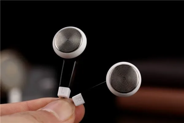 Ufeeling U-06 Flat ear type bass apple Android computer mobile universal male and female students in sports ear headset