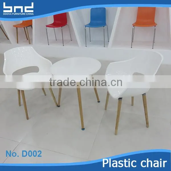 Famous Wood White Plastic Room Wholesale Armchair Replica PW007