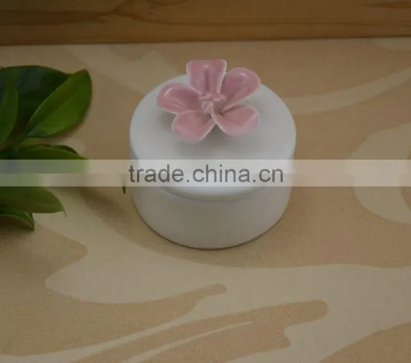 Wholesale White Porcelain Trinket Box With Flower Shape Design photo-5