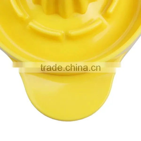 High Quality Manual Plastic Lemon Squeezer With Scale photo-3