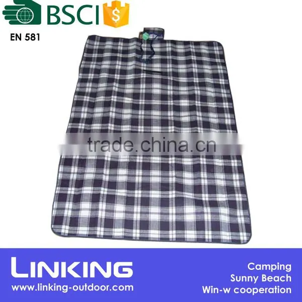 Outdoor Waterproof Picnic Blanket Folds Into Bag photo-2
