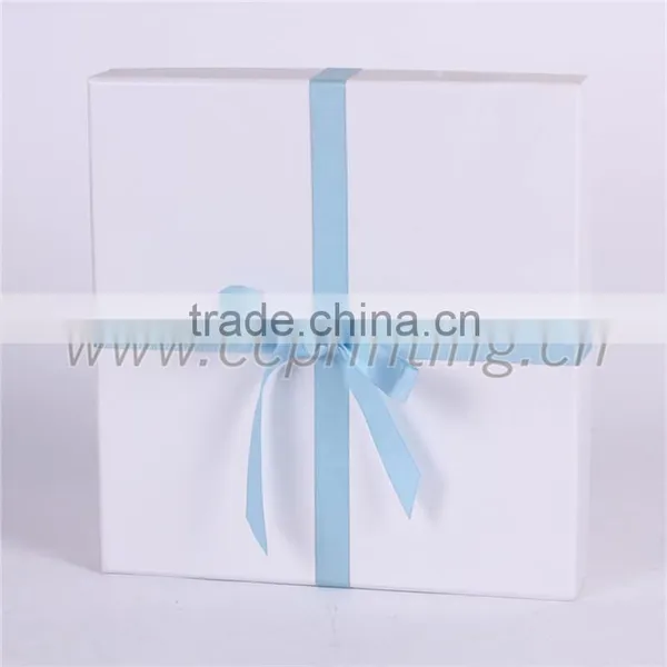 White Engagement Paper Gift Box Packaging Box With Blue Ribbon photo-4