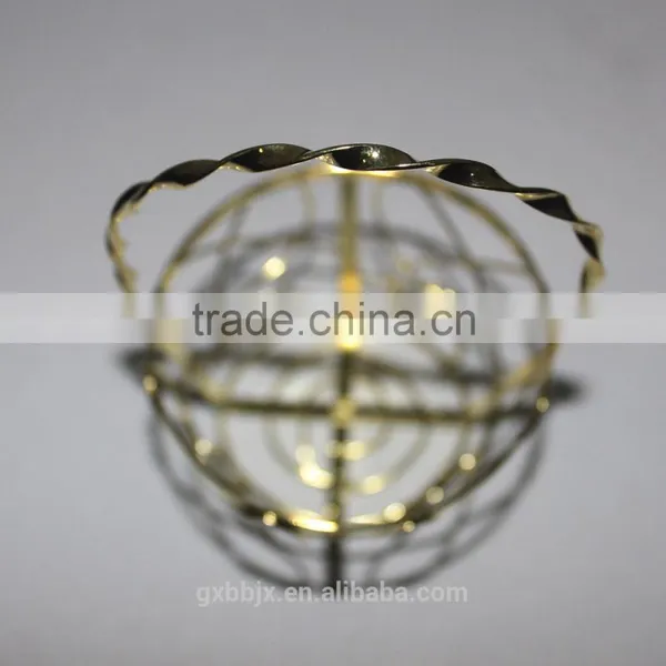 Small Metal Wire Storage Basket With Handle photo-4