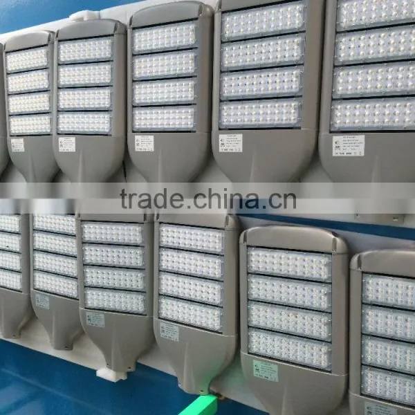 Shenzhen Manufacturers SMD3030 Chip High Lumen Solar Light in Shenzhen, Solar Power Premium 120W LED Street Light photo-3