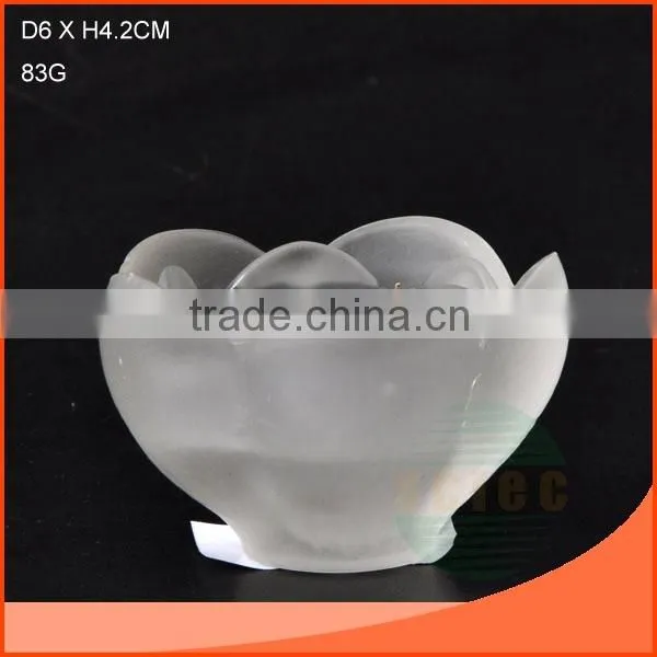 CLEAR GLASS CANDLE HOLDER IN FLOWER SHAPE