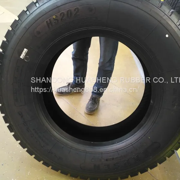 WHOLESALES CHINA SELLING TRUCK TIRE 315/70R22.5 HS202 HS268 KAPSEN TAITONG HUASHENG TIRE FACTORY photo-2