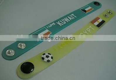 2016 Custom PVC Wristband Football Fans Ajustable Wristband Stud Snap PVC Wristband photo-3