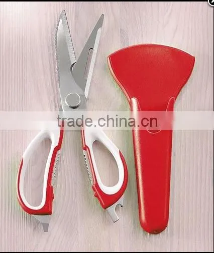 Multi-functional kitchen scissors