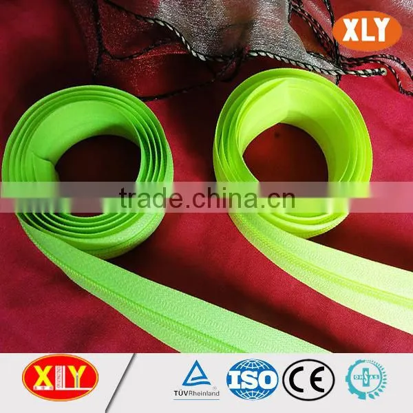 China XLY Zipper #10 Close End Auto Lock Slider Waterproof Zipper photo-3