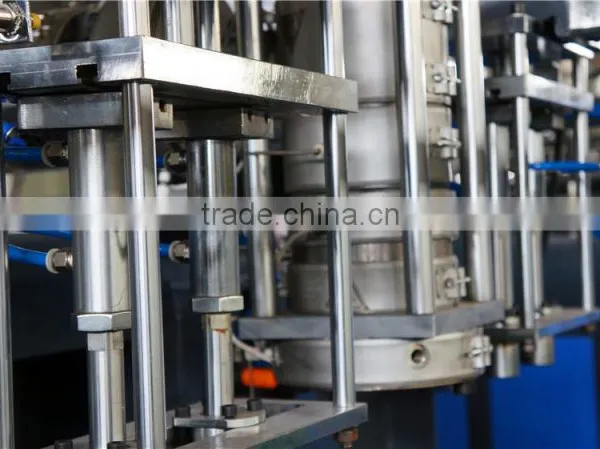 BST-82PC-30L Fully Automatic 30L Energy Saving Blow Moulding Machine photo-4