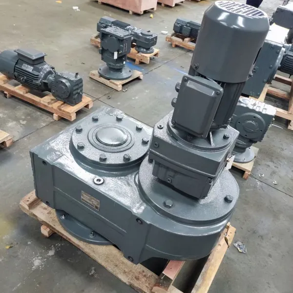 Reliable Drive for Automated Material Handling, S Series Worm Helical Gearmotor photo-3