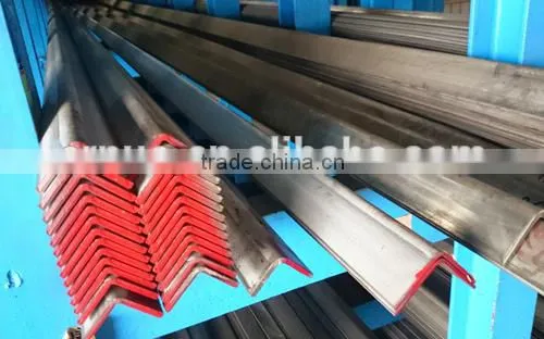 Hot Rolled SS400-SS540 Series Equal Angle Steels photo-3