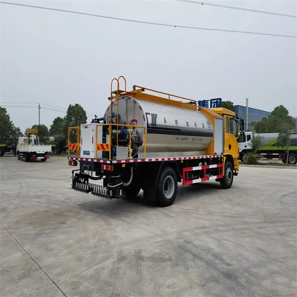 Road Maintenance Vehicle Export, Dongfeng Export-type Asphalt Distributor, Custom Production photo-5