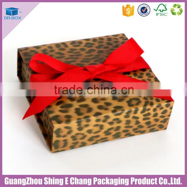 2016 Lovely Design and High Quality Customized Clothing Packaging Gift Box photo-2