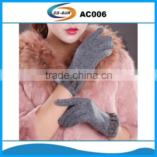 Lady Wool Gloves With Lace