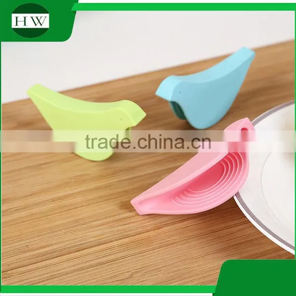 Kitchen Non-stick Cartoon Bird Silicone Bbq Baking Grill Heat Resistant Oven Finger Clip Glove Gloves photo-5
