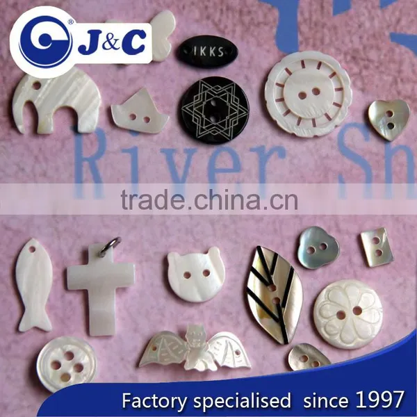 fish shape of river shell buttons