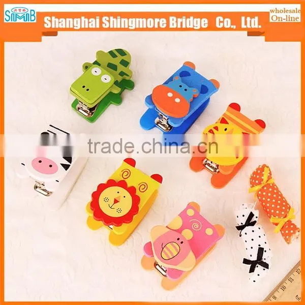 China Supplier Hot Sales Good Quality Cute Carton Wooden Stapler for Student photo-5
