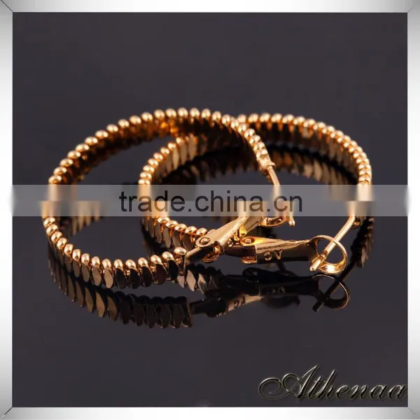 Top Design Fashion Jewelry Manufacturer Brass Charm Simple Gold Earring Designs for Women photo-3