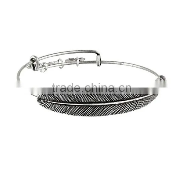Zm53383a Feather Shape Gold Bangle Bracelet Gold Plated Wedding Accessory photo-3