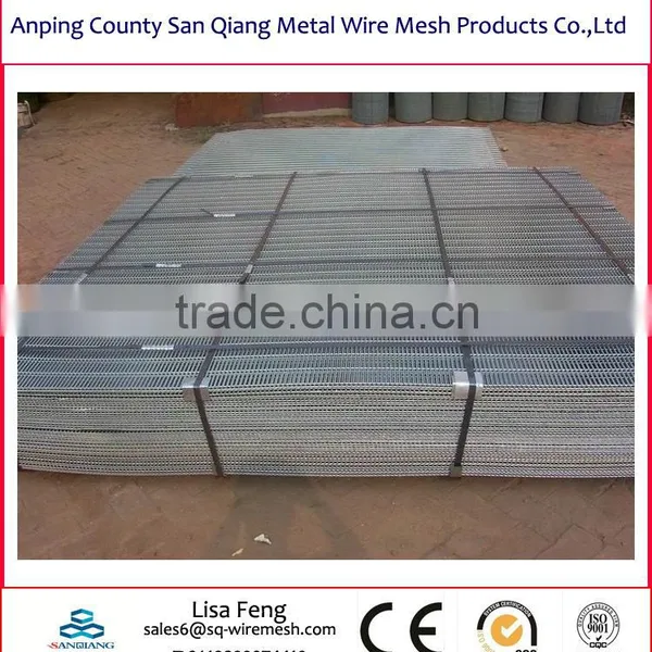 2*2 Galvanized & Diamond Hole Welded Wire Mesh Panel photo-2