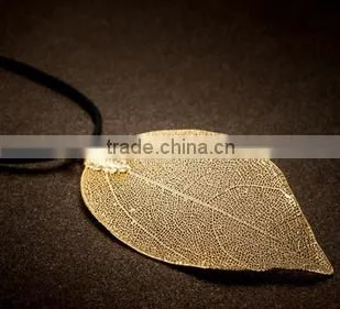 Best Selling Beautiful Leaf Shaped Gold Plated Alloy Pendant Necklace photo-3
