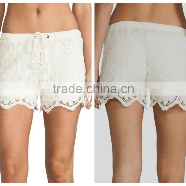 Scalloped Hem Lace Short Pants