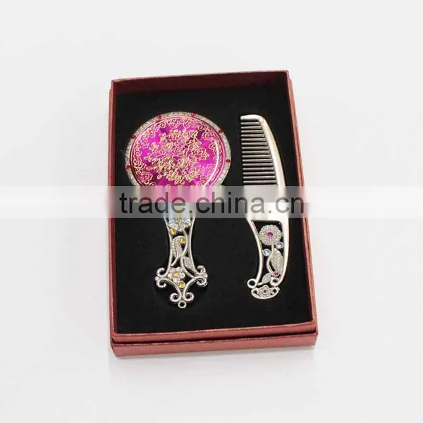 Vintage 3D Design Mirror Set Hanging Mirror With Comb Gift Set