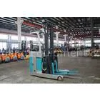 Blue Electric Reach Truck With Head Lamp , Narrow Aisle Reach Truck Forklift