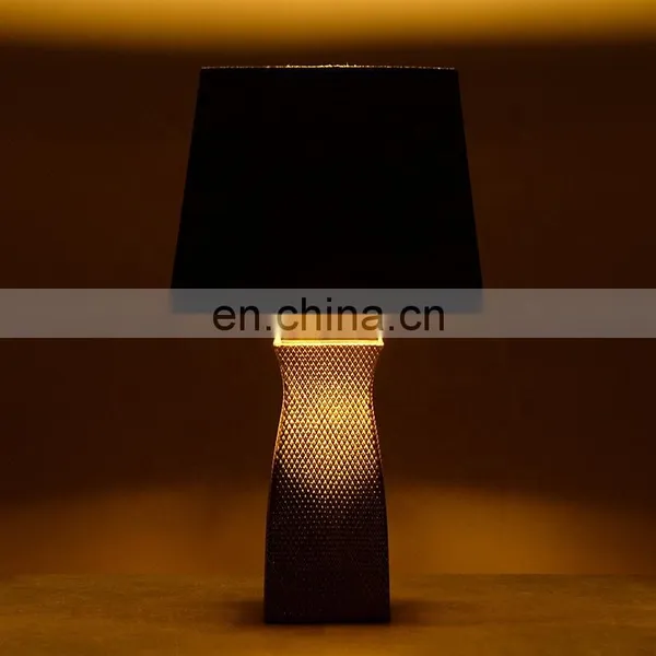 Europe Ceramic Meterial Bedside Table Lamp and LED Light photo-3
